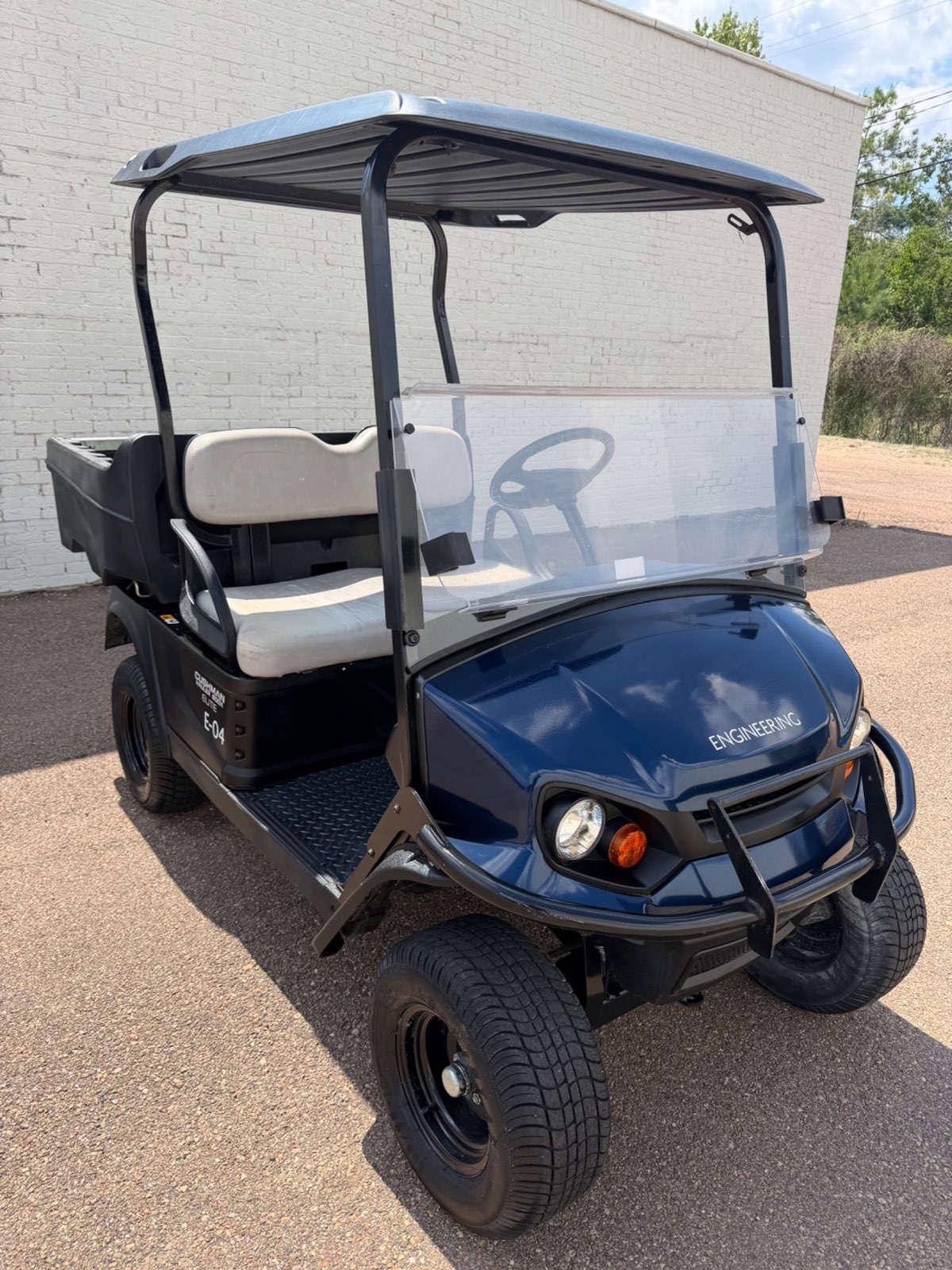 2021 Cushman Hauler 800X Elite Double Pack Electric Utility Golf Cart - Blue - Samsung Lithium Battery - front angle - Jane's Golf Carts Pearl MS