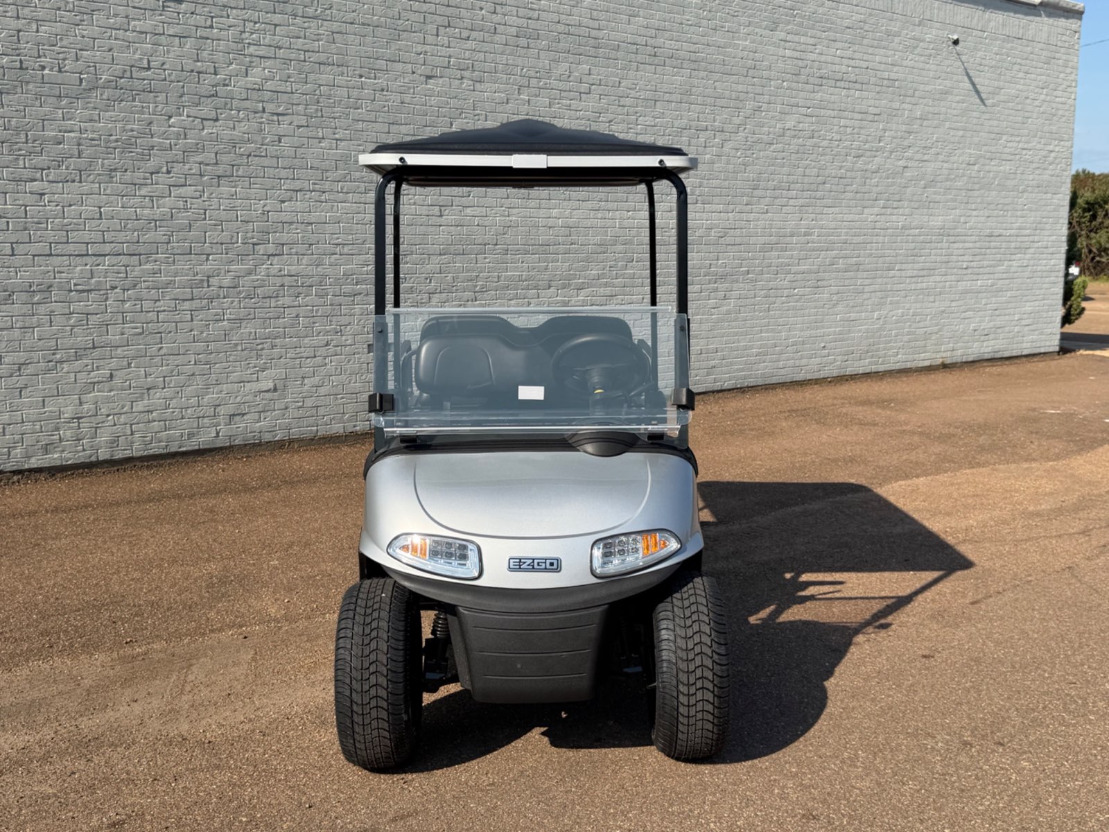 2026 E-Z-GO RXV Elite 4-Passenger Electric Golf Cart - Silver - Certified Pre-Owned - Samsung Lithium Battery - front - Jane's Golf Carts Pearl MS