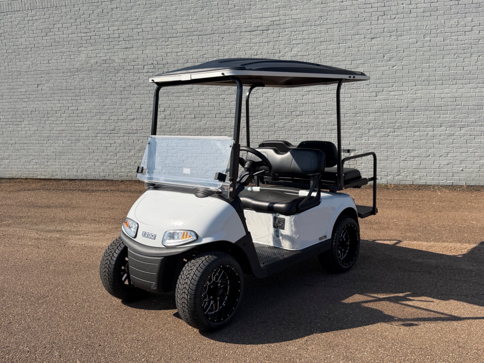 2026 E-Z-GO RXV Elite 4-Passenger Electric Golf Cart - White - Certified Pre-Owned - Samsung Lithium Battery for sale at Jane's Golf Carts in Pearl, MS